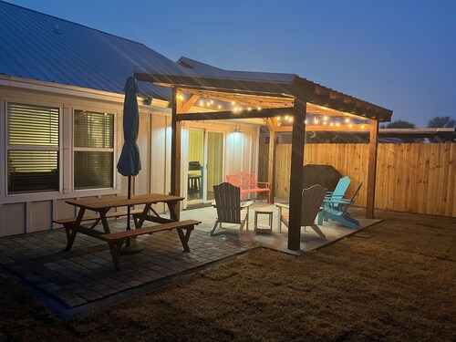 Coral Cabana - 3BD 2BA Home Close to Beach w/ Optional Golf Cart!