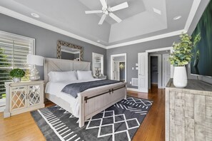 5 habitaciones, tabla de planchar con plancha y cuna de viaje 