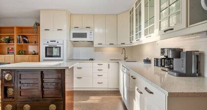 The Rosy Larch | Pet + Family Friendly | Central