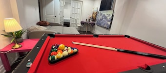 cozy1bedroom Guest suite(1queen bed+1 double Sofa bed,1floor mattress (5Guests)