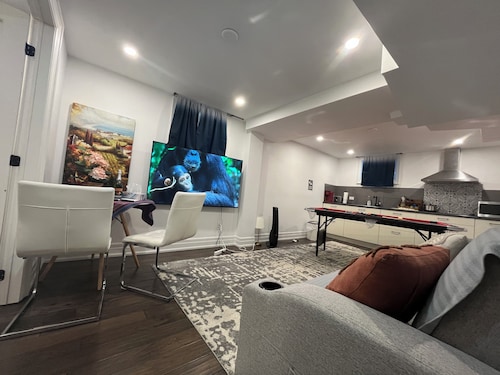 cozy1bedroom Guest suite(1queen bed+1 double Sofa bed,1floor mattress (5Guests)