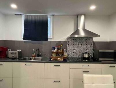 cozy1bedroom Guest suite(1queen bed+1 double Sofa bed,1floor mattress (5Guests)