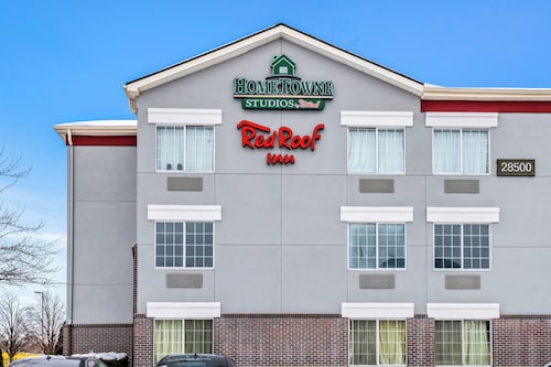 HomeTowne Studios by Red Roof Southfield