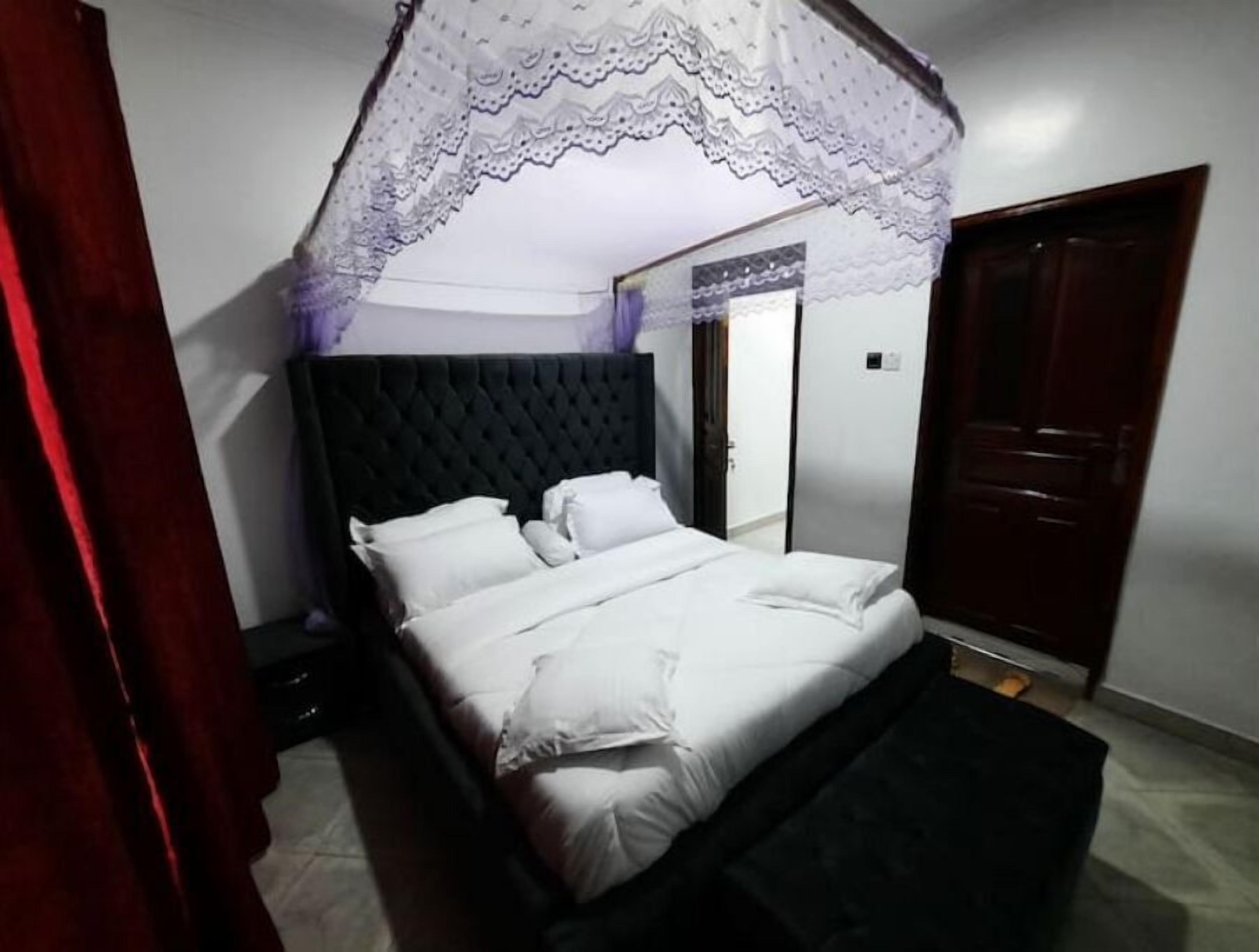 2 bedrooms, bed sheets