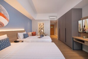 Habitación clásica con 2 camas individuales (Studio Premier Twin) | Caja fuerte, escritorio, espacio para trabajar con un portátil