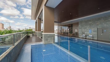 Outdoor pool, open 6:00 AM to 10:00 PM, lifeguards on site