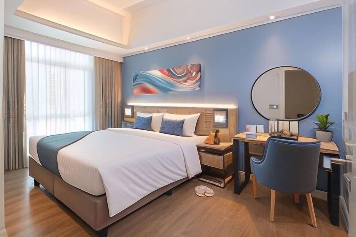In-room safe, desk, laptop workspace, blackout drapes