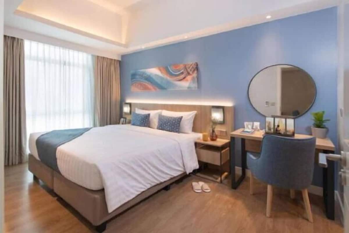 In-room safe, desk, laptop workspace, blackout drapes