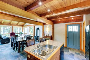 Dining - Waterfront Deer Isle Retreat w/ Fire Pit! (Deer Isle)