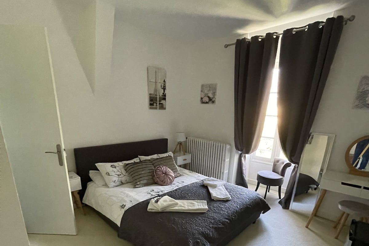 2 bedrooms, premium bedding, individually decorated