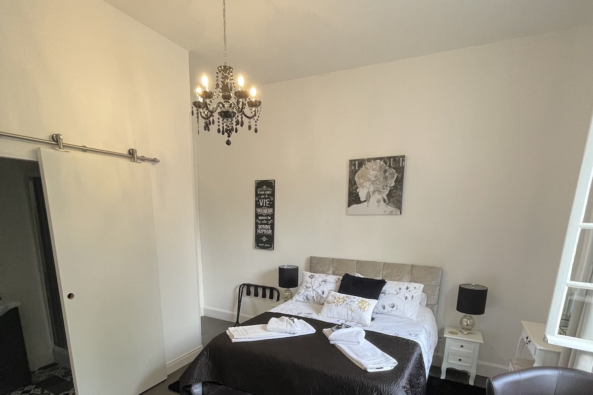 2 bedrooms, premium bedding, individually decorated