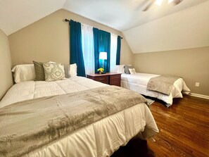 3 bedrooms, in-room safe, iron/ironing board, free WiFi - Super Spacious Safari Retreat.. Lots of SPACE-Deck + Grill, near Memphis/Desoto (Southaven)