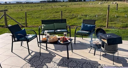 Magilligan - Cottage - Sleeps 6 - Parking - Garden