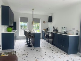 Casa de campo | Cocina privada | Frigorífico, microondas, horno y placa de cocina