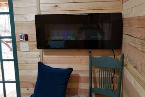 Interior - Driftwood Treehouse Cabin w/AC, Peaceful & Cozy! (Grandview)