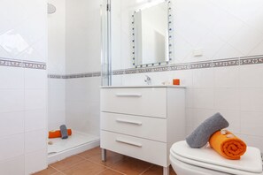 Vasca, asciugacapelli, bidet, asciugamani