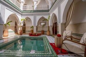 حمام سباحة