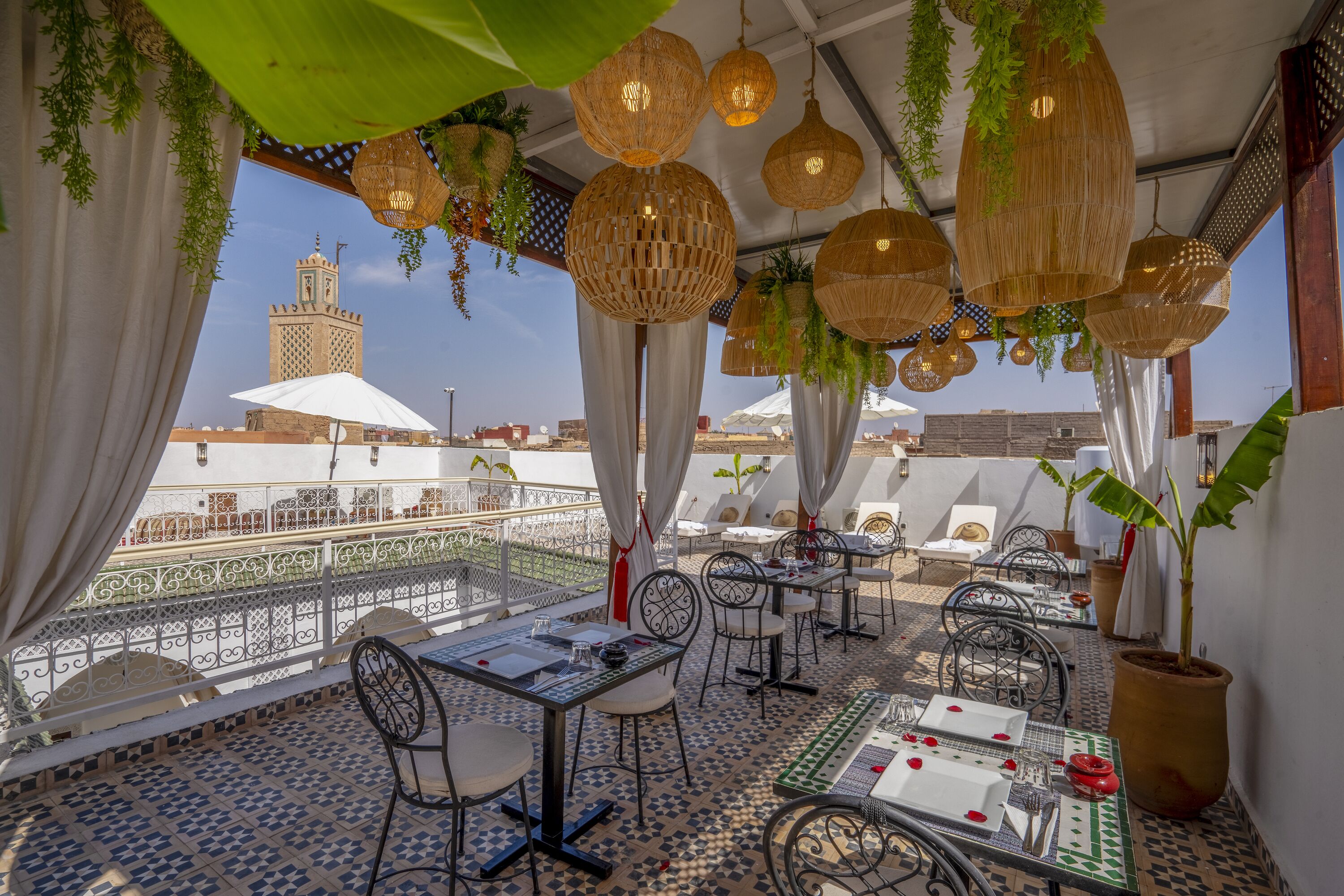 Free daily full breakfast 