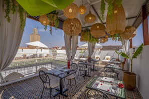 Tägliches inbegriffenes großes Frühstück