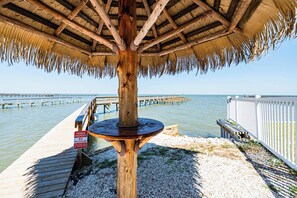 Property grounds - Baydream Believer Rockport with pier and pool (Rockport)