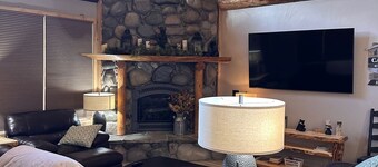 The perfect cozy riverside getaway close to Wolf Creek Ski Area & pet friendly