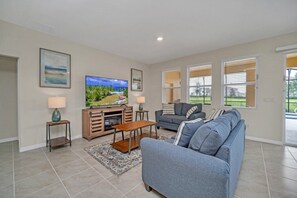 TV, table football - EV_7535 - 7 Bed 5.5 Bath Villa with Screened-In Private Pool with Spillover Spa (Davenport)