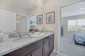 7 Schlafzimmer, Bügeleisen/Bügelbrett, WLAN, Bettwäsche