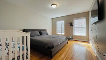 2 habitaciones, tabla de planchar con plancha, wifi y ropa de cama