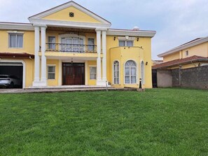 Exterior - Very secure quite gust house (Addis Ababa)