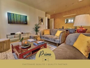 Smart TV - 4-star luxurious apartment with private parking in Nevers  (Nevers)