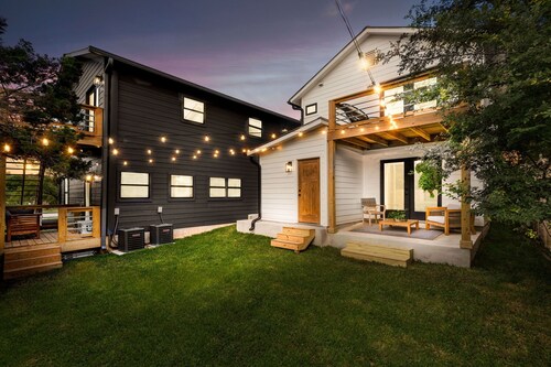 Couple's Lake View Getaway! - Kayaks, Paddle Boards + Pet Friendly -