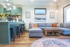 Smart TV, fireplace, stereo
