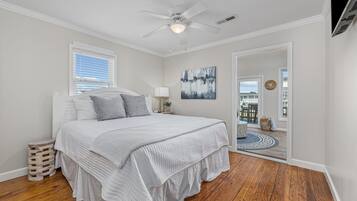 4 bedrooms, iron/ironing board, free WiFi, bed sheets