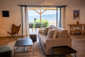 Deluxe Villa | Living area | 60-cm Smart TV with satellite channels, Netflix, streaming services - Résidence U Frusteru (Propriano)