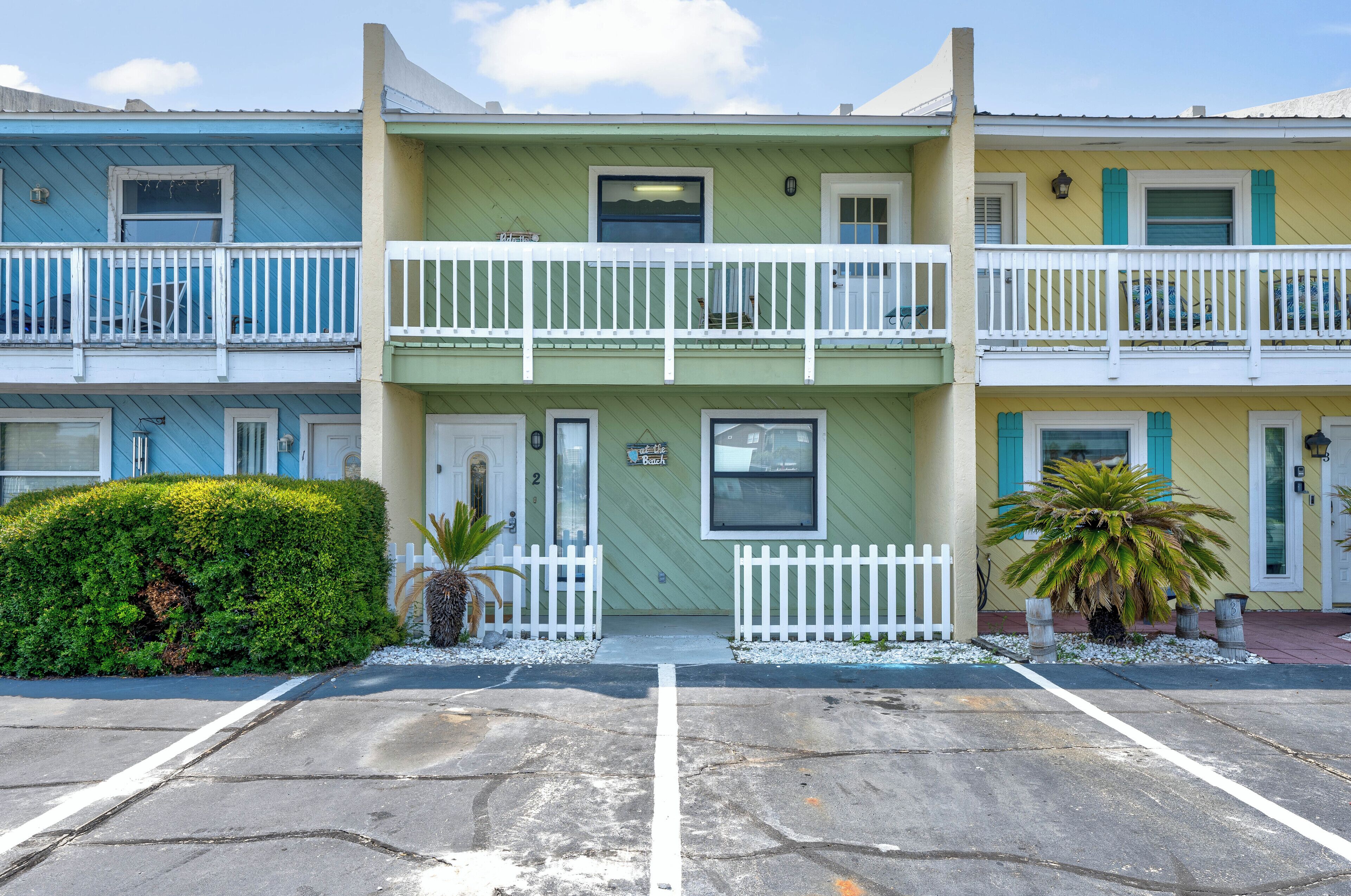 Spacious Townhome right off the Beach