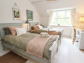 3 makuuhuonetta, yksilöllisesti sisustettu, yksilöllisesti kalustettu