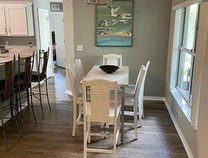 Dining - Close to beaches cozy private home  (Palm Coast)