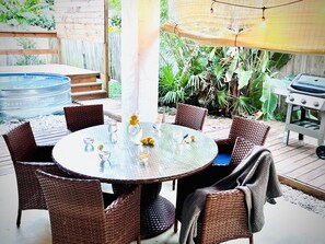 Outdoor dining - New! Big Discounts!! Nights of Lights, Beach, Cowboy Pool, Bike, Grills, Pets (St. Augustine)