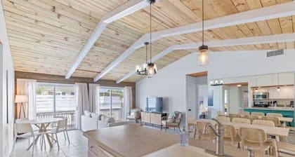 New! Big Discounts!! Nights of Lights, Beach, Cowboy Pool, Bike, Grills, Pets