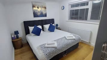 House | 5 bedrooms, bed sheets