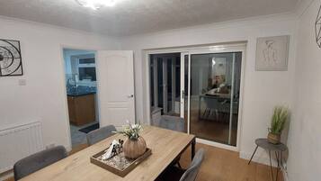 House | In-room dining