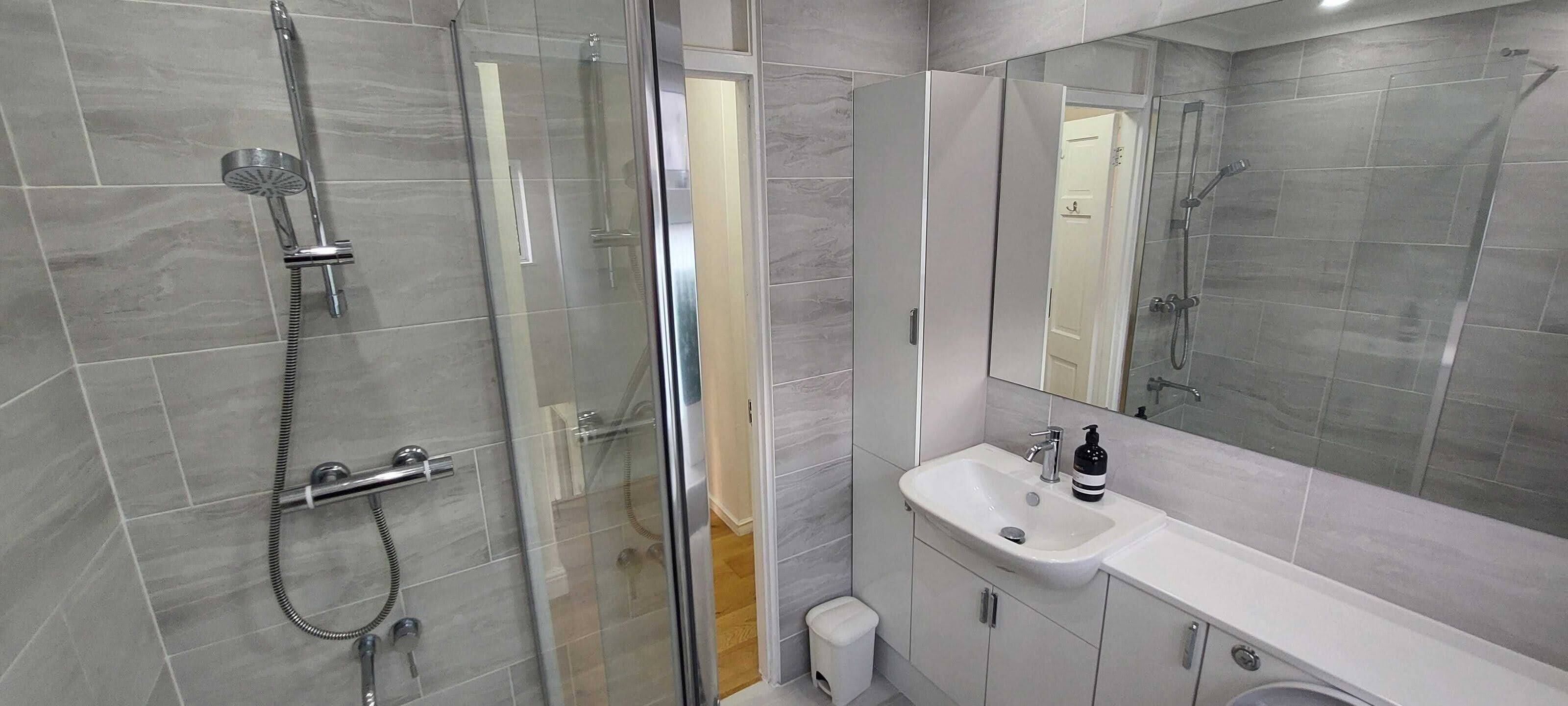 House | Bathroom | Shower, rainfall showerhead, hair dryer, towels