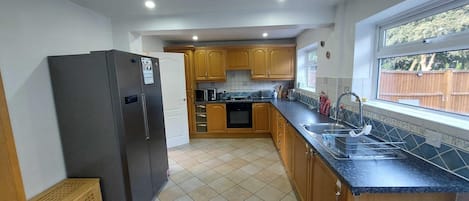 單棟房屋 | 私人廚房 | 雪櫃、微波爐、焗爐、爐具