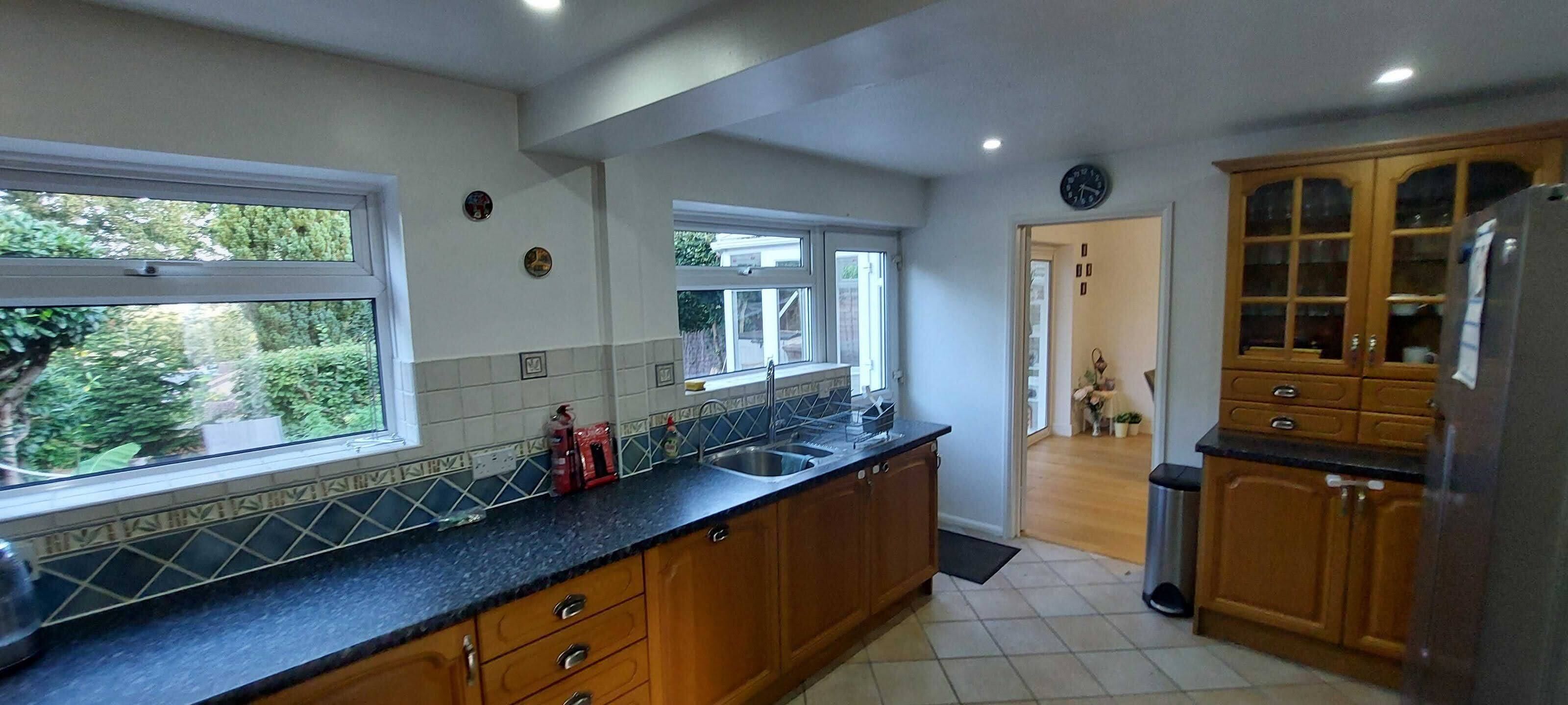 House | Private kitchen | Fridge, microwave, oven, stovetop