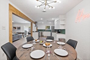 Dining - The Howdy Retreat at Texas A&M
.. (College Station)