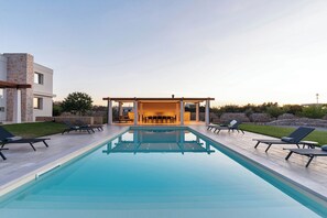 Piscine extérieure (ouverte en saison)
