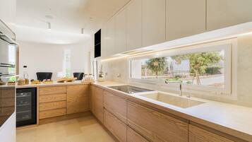 Villa | Cucina privata | Macchina per caffè espresso, bollitore elettrico