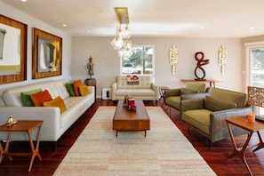 Living area - Now and Zen - The Bodhi Tree (Luxury Rental) (Carmel-by-the-Sea)