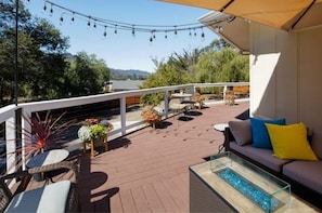 Terrace/patio - Now and Zen - The Bodhi Tree (Luxury Rental) (Carmel-by-the-Sea)
