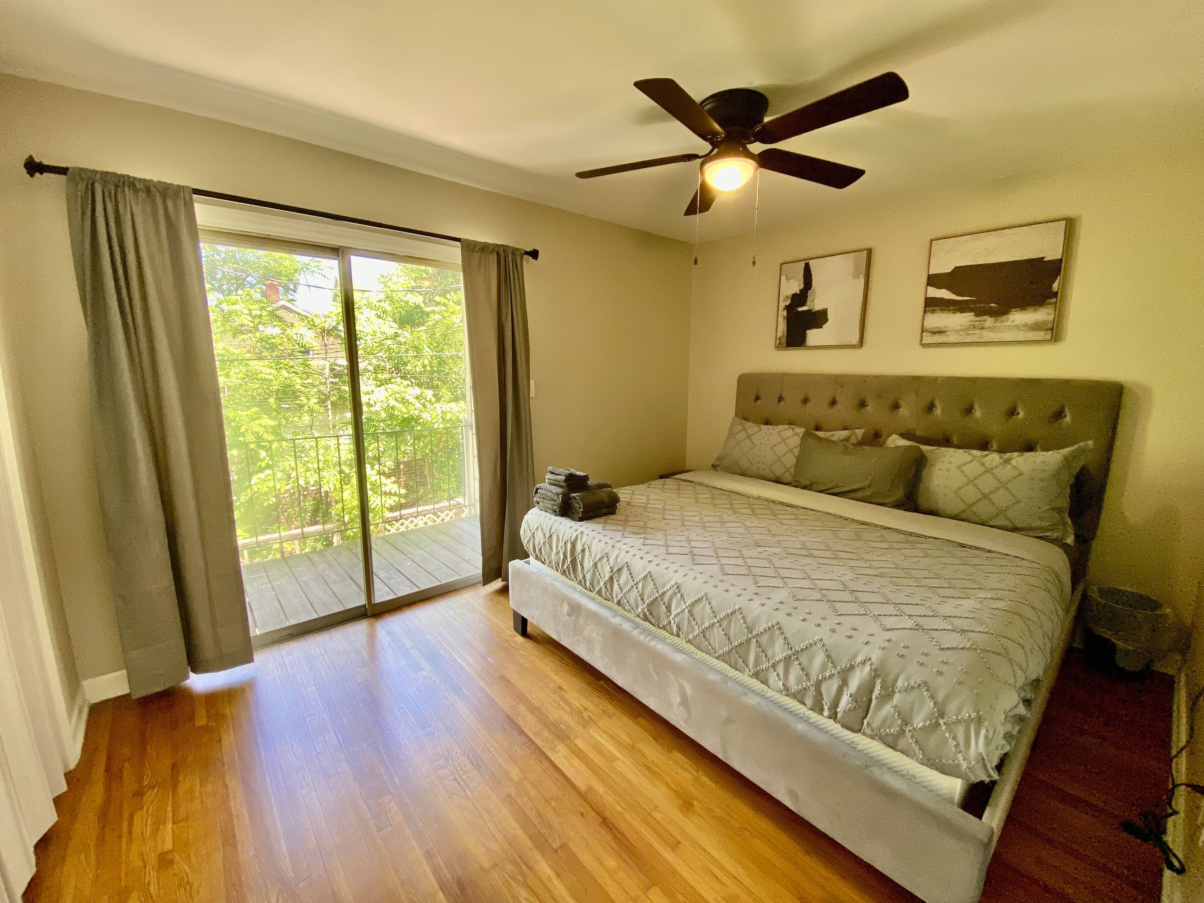 2 chambres, fer et planche à repasser, Wi-Fi, draps fournis